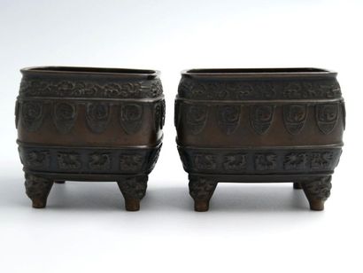 CHINA - XIXth century : 
Pair of bronze perfume...