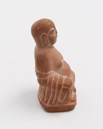 null CHINA, 

Stone travel souvenirs including a Fô dog and a monk. 

H. : 9.5 and...