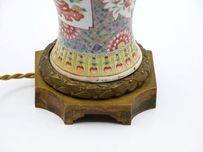 null CHINA - XIXth century

Baluster vase and its lid with polychrome decoration...