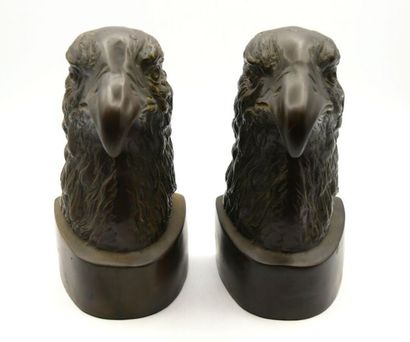 null Pair of bronze bookends with brown patina and eagle heads

H. 20.5 cm



[Withdrawal...