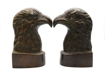 null Pair of bronze bookends with brown patina and eagle heads

H. 20.5 cm



[Withdrawal...