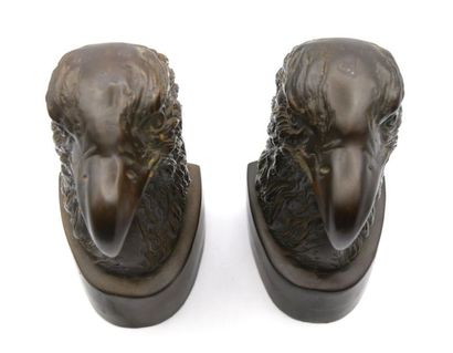 null Pair of bronze bookends with brown patina and eagle heads

H. 20.5 cm



[Withdrawal...
