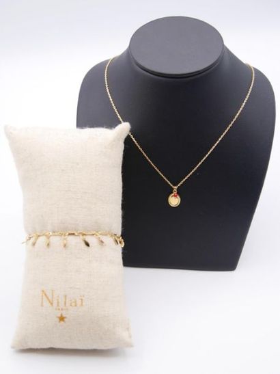 null NILAI, Paris

Jewellery comprising a necklace with a medallion and a bracelet



LEGAL...