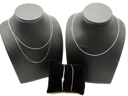 null YUNA, Paris

Set of 925 sterling silver jewellery comprising three necklaces...