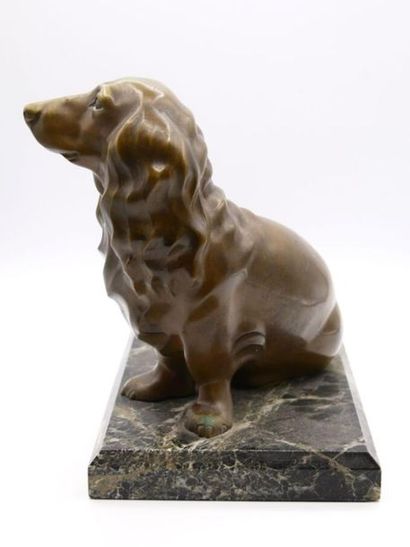 null Georges LAVROFF (1895-1991) 
Teckel assis 
Sculpture en bronze à patine brune
Signée,...