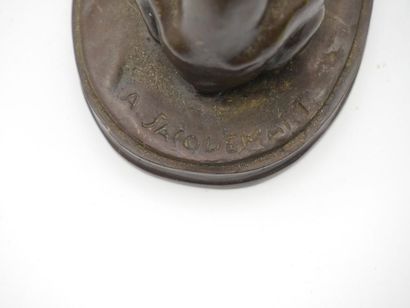 null A. JACQUEMART (1824-1896) D'après, 
Chien assis
Epreuve en bronze à patine brune...