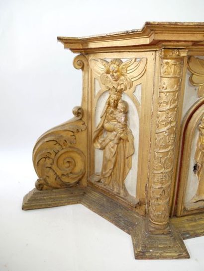 null Tabernacle in carved wood, grey lacquered and gilded.

18th century period.

53...