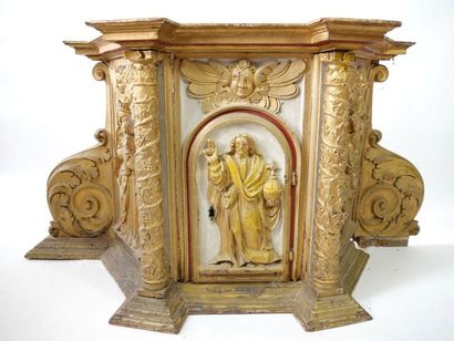 null Tabernacle in carved wood, grey lacquered and gilded.

18th century period.

53...
