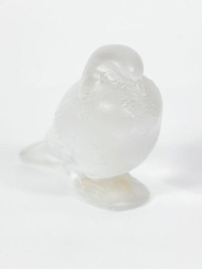 null R. LALIQUE France, 

Pair of sparrows

Two signed pressed moulded glass proofs.

H:...