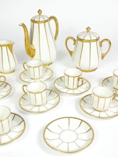 null RAYNAUD (Limoges), 

Porcelain coffee service set with gold fillet decoration,...