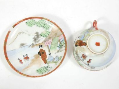 null JAPAN - XXth

Porcelain tea service part with polychrome hand painted decoration...