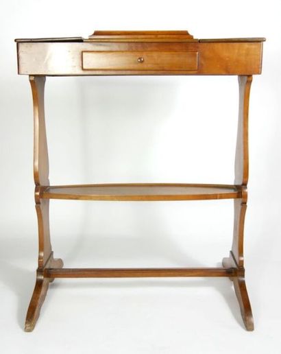 null Reading table in cherry wood, opening by two shutters and a rack and pinion...
