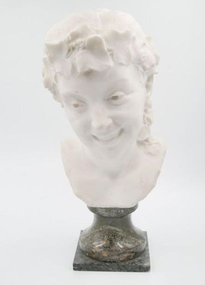 null D'après Jean-Baptiste CARPEAUX (1827-1875) 
Buste de bacchante
Sculpture en...