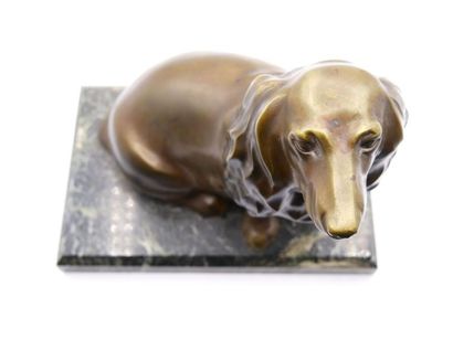 null Georges LAVROFF (1895-1991) 
Teckel assis 
Sculpture en bronze à patine brune
Signée,...