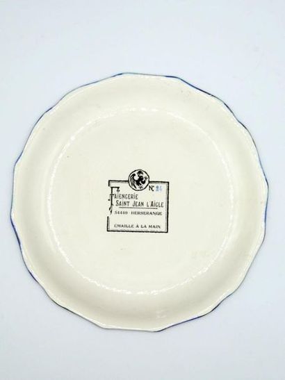 null Faïencerie Saint Jean l'Aigle 
Two enamelled decorative plates
Mark on the reverse...