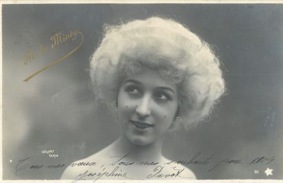 null 100 ACTRICAL POST CARDS: Late 19th and early 20th century. Including "Mlle Robinne,...