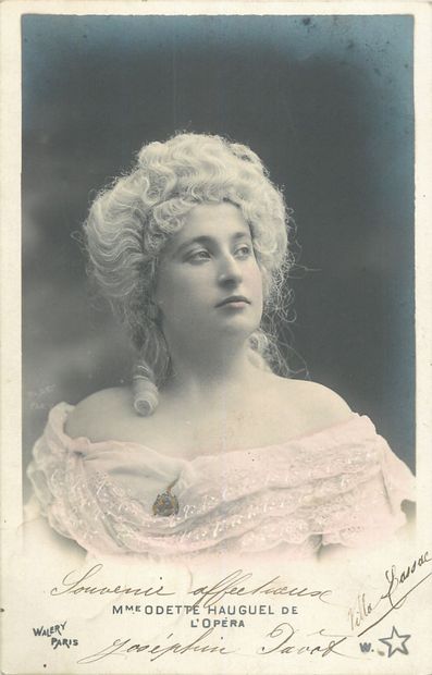 null 100 ACTRICAL POST CARDS: Late 19th and early 20th century. Including "Mlle Robinne,...