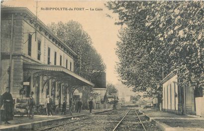 null 52 RAILWAY POSTCARDS: Province (majority) and Paris Region. Including" Bédarieux-Interior...