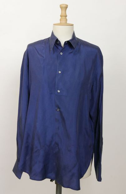 null 
YVES SAINT LAURENT Left Bank




Set of two navy blue silk shirts, small collar...