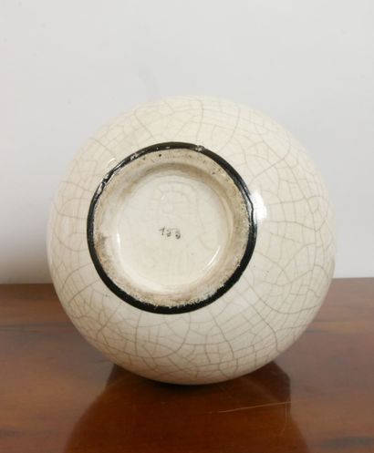 null 
LA MAITRISE, Attributed to




Pair of Art Deco cracked ceramic vases with...