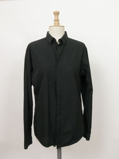 null 
DIOR 




Set of four shirts, straight cut, in black cotton poplin, small folded...