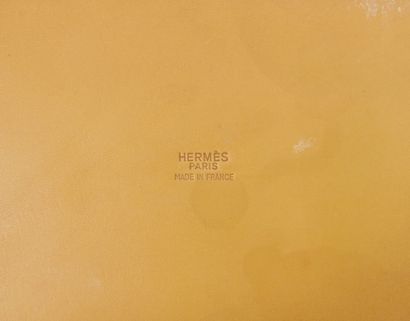 null 
HERMES Paris Made in France 




Vide poche en porcelaine de Limoges à décor...