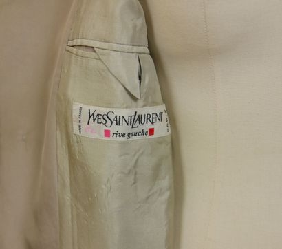 null 
YVES SAINT LAURENT Rive Gauche, Anonymous




Long raincoat in beige silk and...