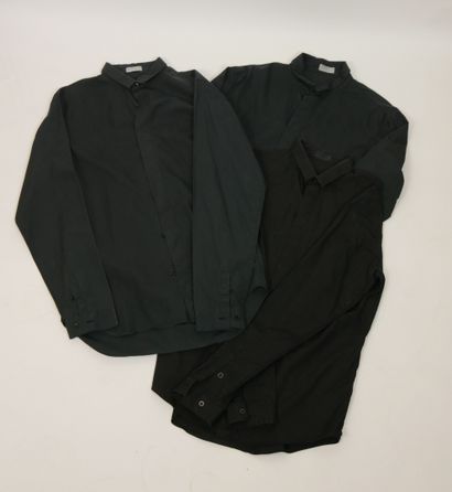 null 
DIOR




Lot de trois chemises en popeline de coton noir, coupe droite, petits...