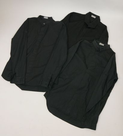 null 
DIOR




Lot de trois chemises en popeline de coton noir dont deux à petits...