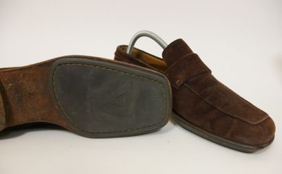 null 
LOUIS VUITTON




Set of two pairs of moccasins with square ends, one in camel...