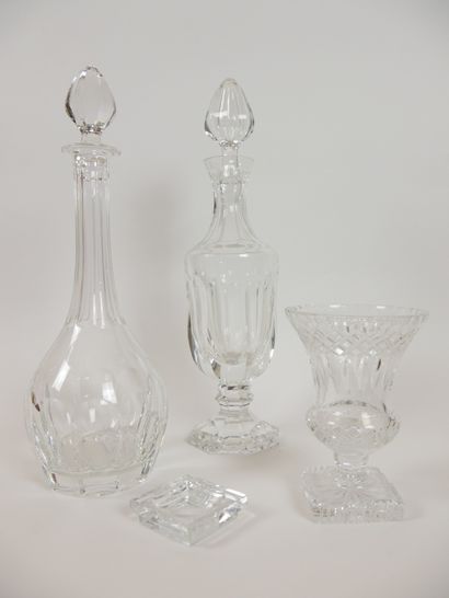  SAINT-LOUIS: 
A faceted crystal set comprising: 
- A decanter on a pedestal 
- A...