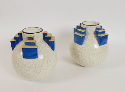 null 
LA MAITRISE, Attributed to




Pair of Art Deco cracked ceramic vases with...