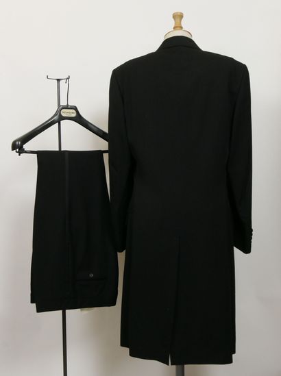 null 
YVES SAINT LAURENT Left Bank




Black wool tuxedo suit made up of a long jacket,...