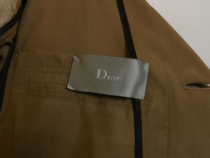 null 
DIOR




Veste type saharienne en coton et polyamide ocre, petit col rabattu...