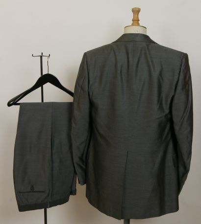 null 
YVES SAINT LAURENT Left Bank




Light grey silk and cupro suit consisting...