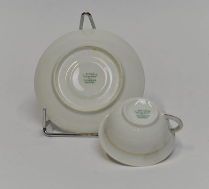 null Charles AHRENFELDT - LIMOGES France

5 tasses et 5 sous-tasses en porcelaine...