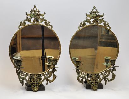 null Paire de miroirs d'appliques à deux bras de lumières en bronze doré et ajouré...