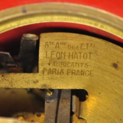 null ATO Made in France - Leon HATOT (1883 - 1953) 

Pendulette de table en bois...