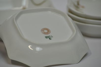 null HAVILAND & Cie LIMOGES

Service à thé en porcelaine blanche à décor peint de...