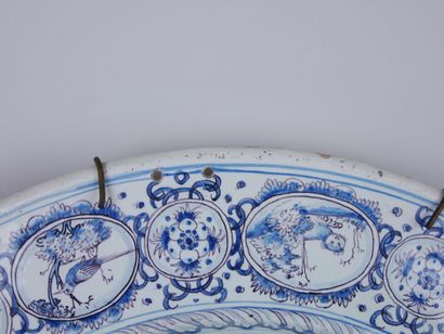 null NEVERS :

Large round earthenware dish with blue monochrome decoration of an...