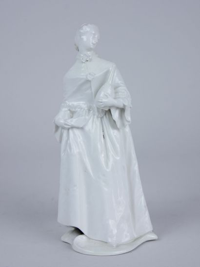 null NYMPHENBURG : 

Statuette en porcelaine émaillée blanche représentant Dona Martina,...