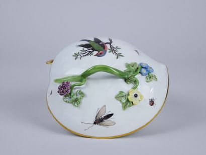 null 
MEISSEN : 




Sucrier couvert en porcelaine à décor polychrome et or d'oiseaux...
