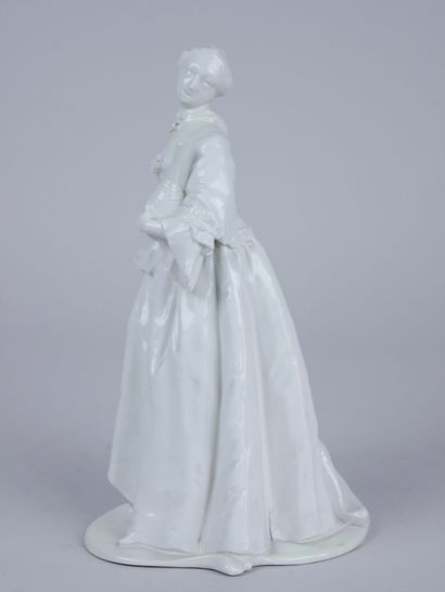 null NYMPHENBURG : 

Statuette en porcelaine émaillée blanche représentant Dona Martina,...