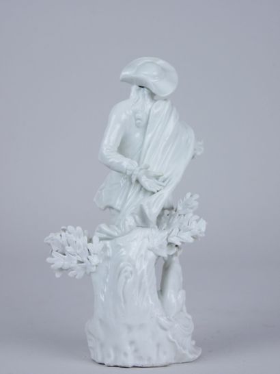 null SAXE : 

Statuette en porcelaine blanche émaillée représentant un homme de qualité...