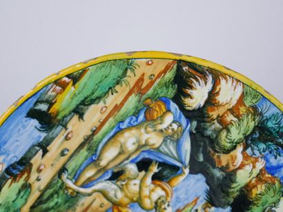 null URBINO :

Cup on heel in majolica with polychrome decoration of a scene illustrating...