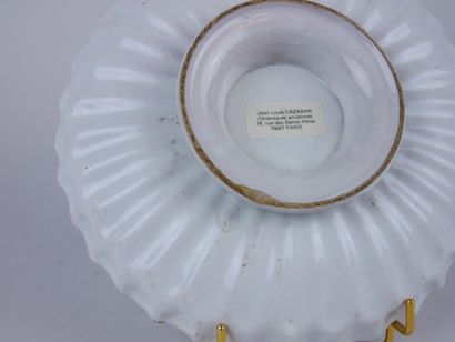 null FAENZA: 

Crespina cup scalloped in earthenware with a compendario decoration...