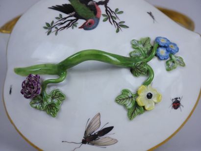 null 
MEISSEN : 




Sucrier couvert en porcelaine à décor polychrome et or d'oiseaux...