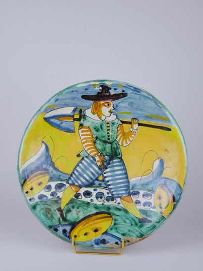 null MONTELUPO : 

Hollow cup in majolica with polychrome decoration of a man walking.

Period...