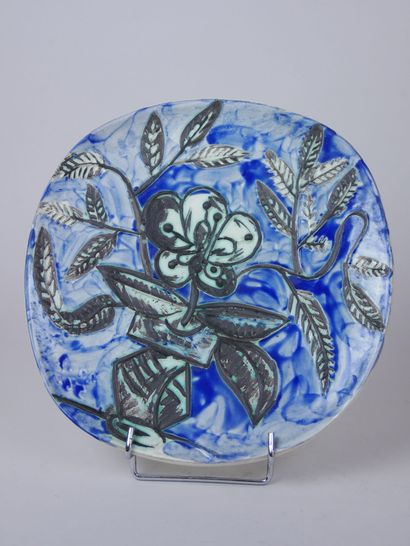 null PICASSO, Pablo (1881-1973) et MADOURA : 

Assiette en céramique à décor polychrome...
