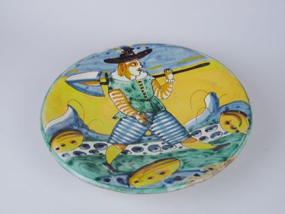 null MONTELUPO : 

Hollow cup in majolica with polychrome decoration of a man walking.

Period...